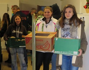 Schüler der Schrenzer-Schule helfen bei der Butzbacher Tafel