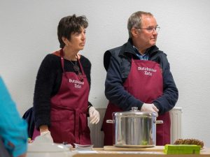 Monika Wilhelm und Wolfgang Effinger beim Internationalen Suppenfest im Degerfeld